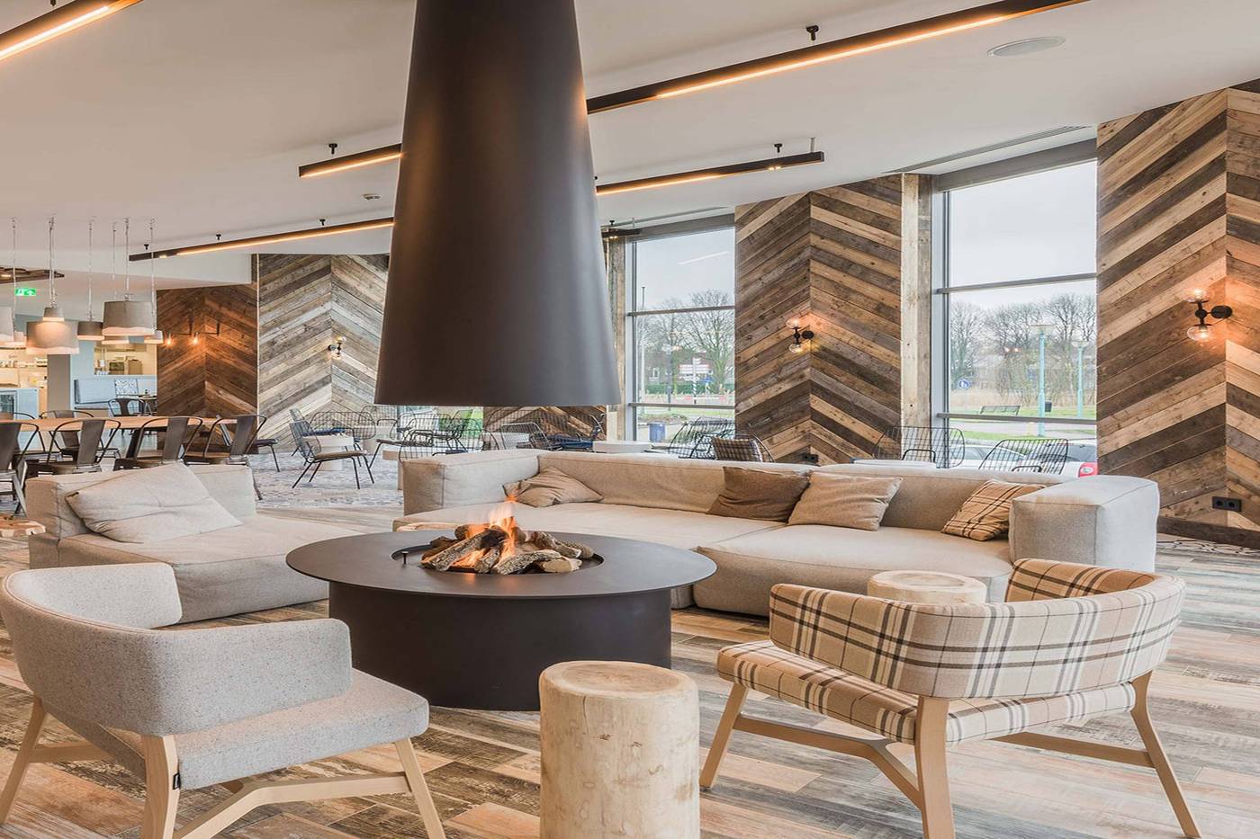 Urban-Lodge-Hotel-Lobby-3