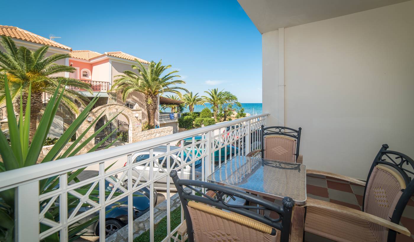 Xenos-Kamara-Beach-Room-44