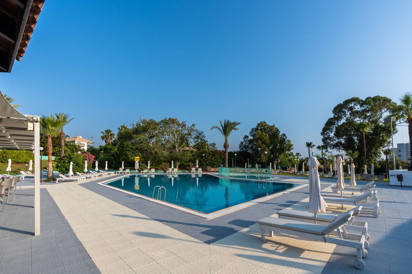Adelais-Bay-Pool-2