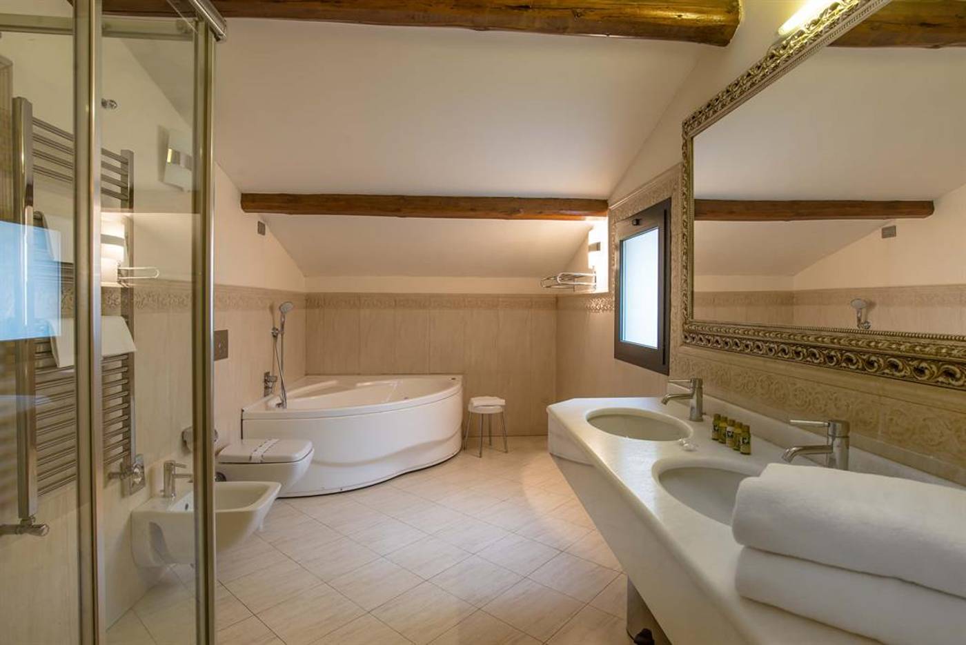 Atlantic-Palace-Room-63