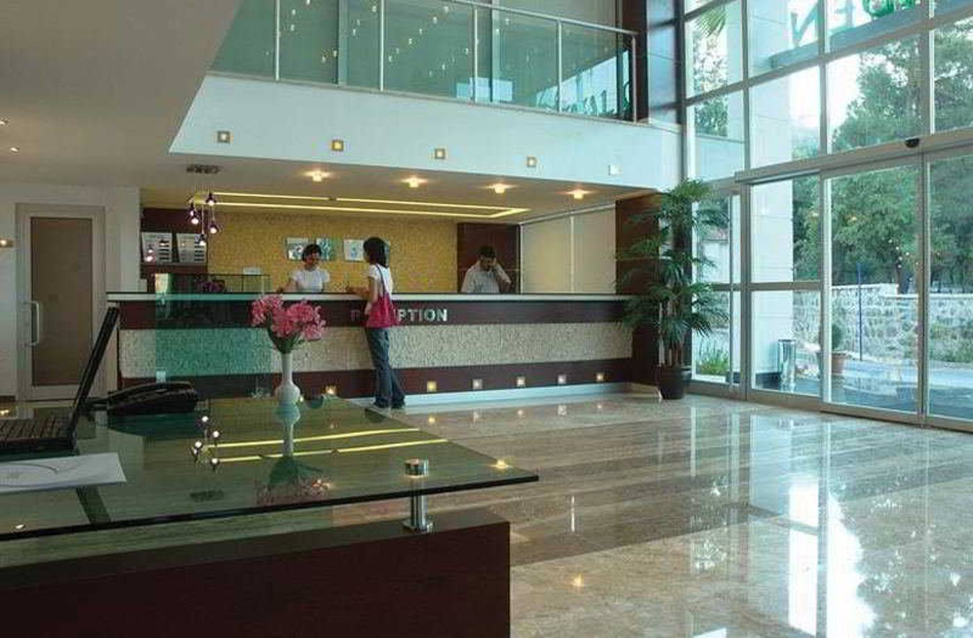 Royal-Garden-Park-Hotel--Lobby-10