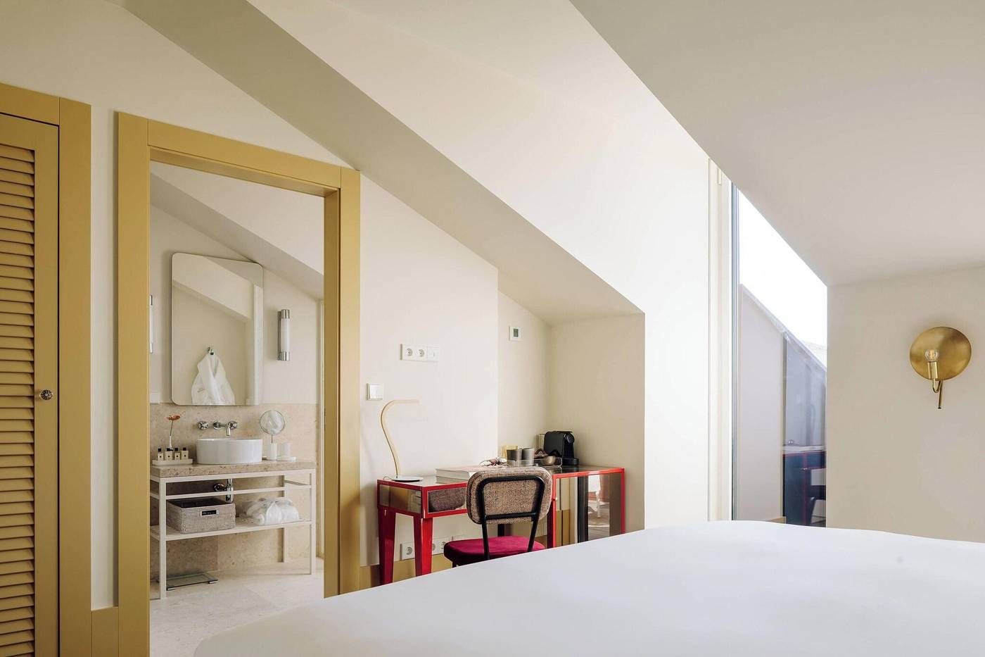 The-Ivens-Autograph-Collection-Room-31