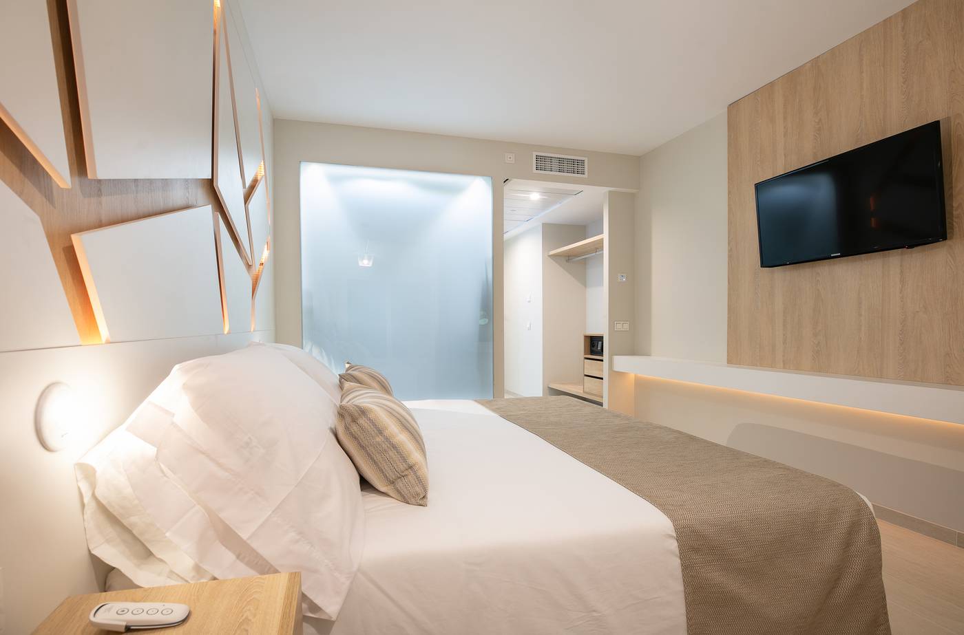 The-Ibiza-Twiins-Room-39