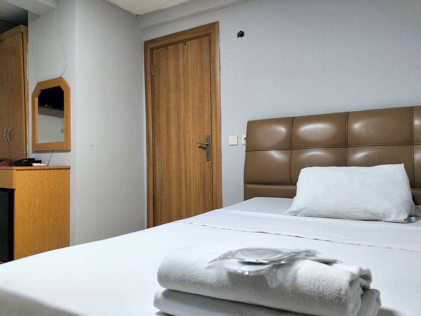 Istanbul-Dedem-Hotel-Room-5