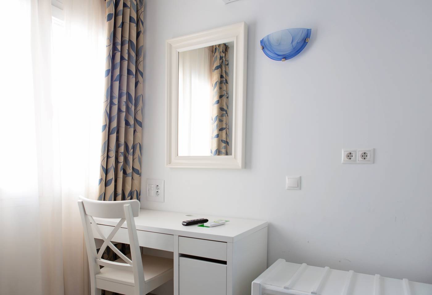 Malaga-Hotel-Eliseos-Room-19