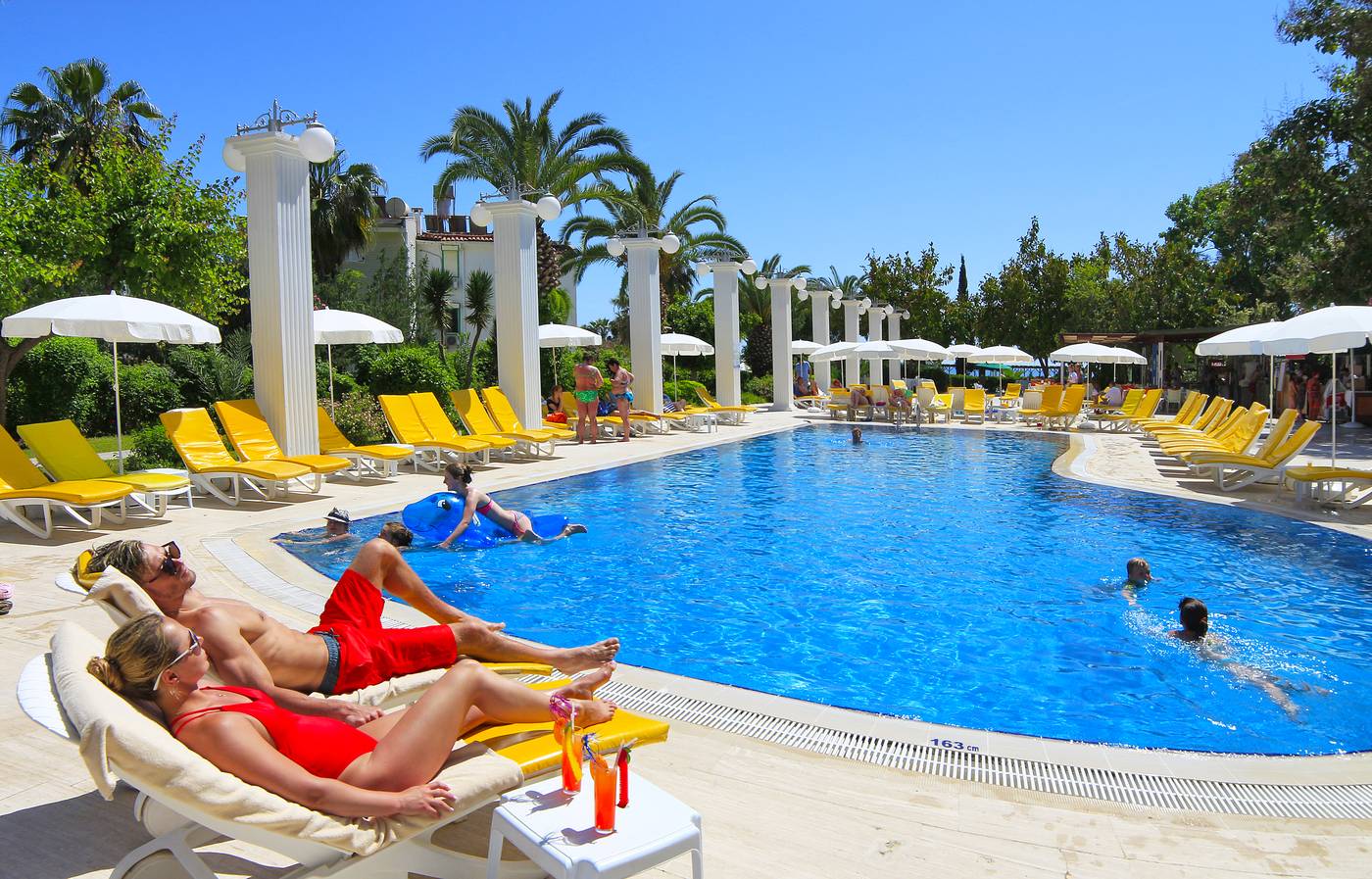 Club-Aqua-Plaza-Pool-8