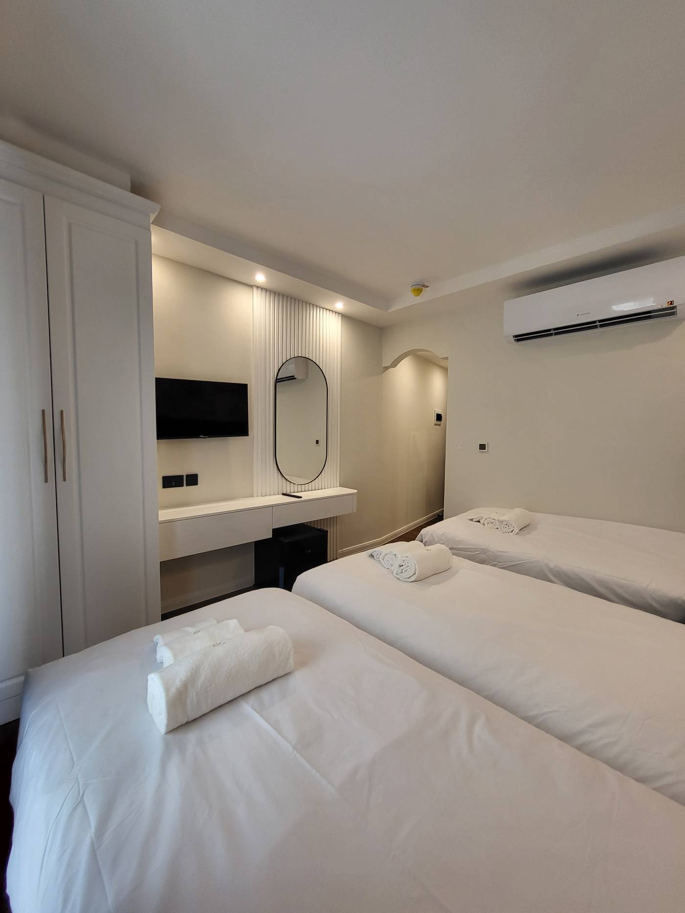 Carlton-Hotel-Room-18