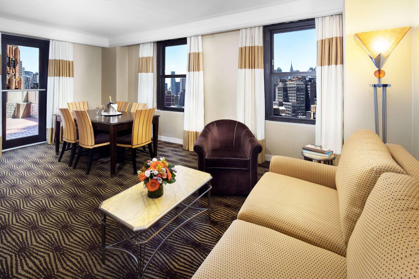 New-Yorker--A-Lotte-Hotel-Room-25