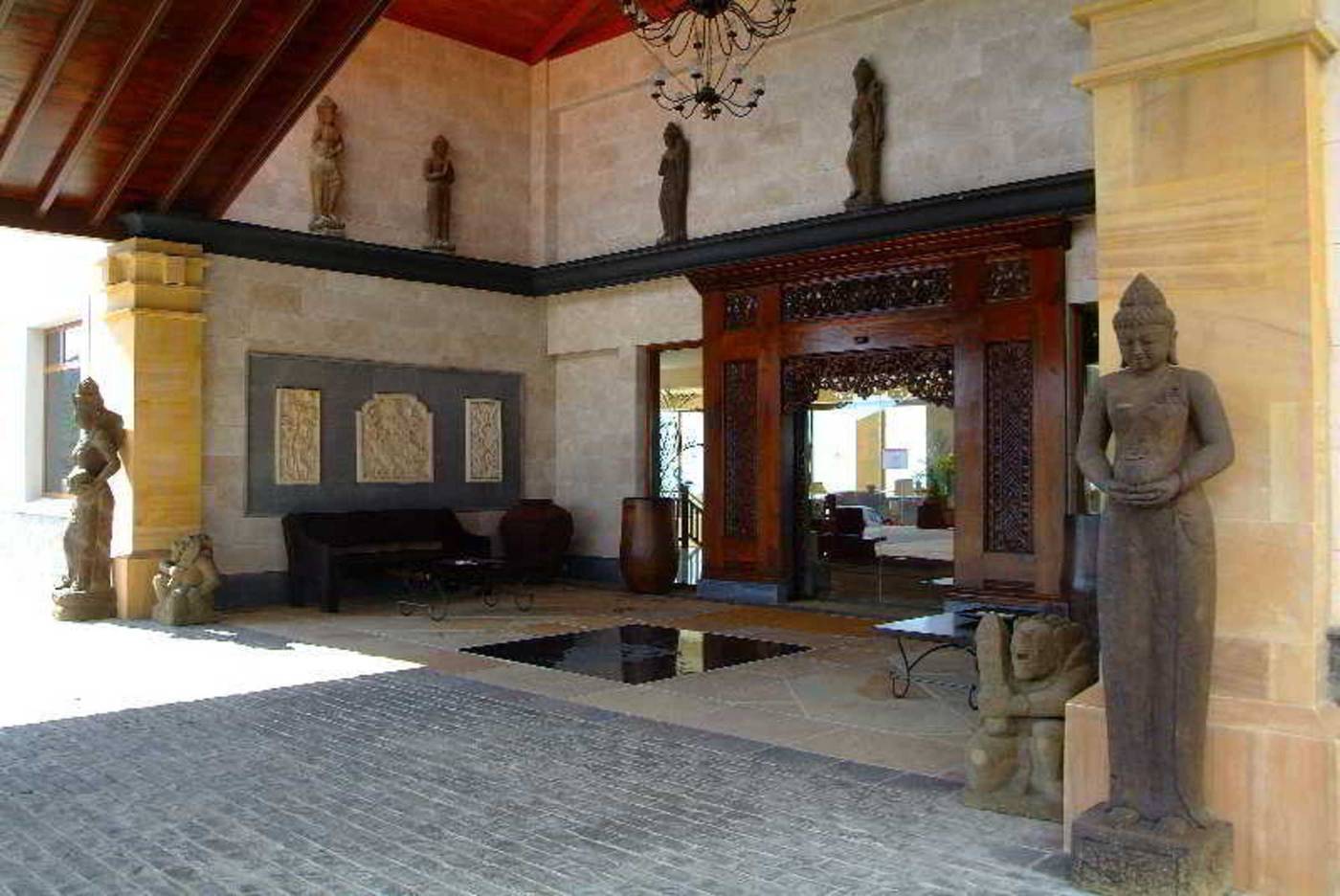 Regency-Country-Club-Lobby-58