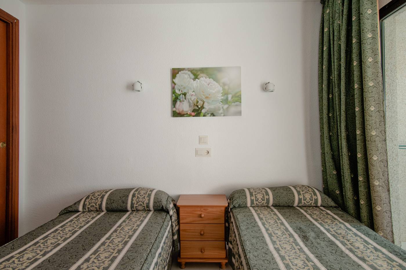 Luxmar-Apartments-Room-23