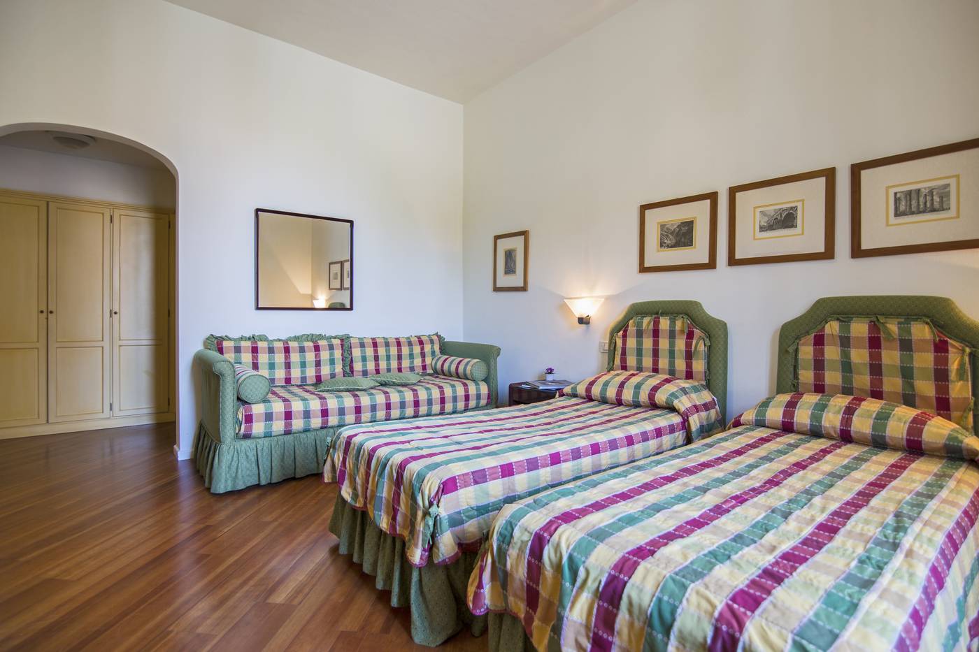 Italia-Hotel-Room-12