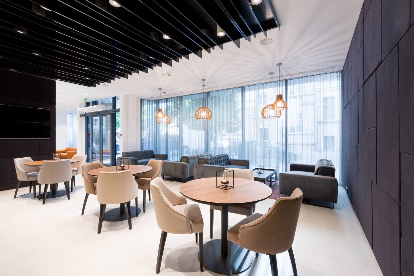 Grand-Ascot-Hotel-Bar-13