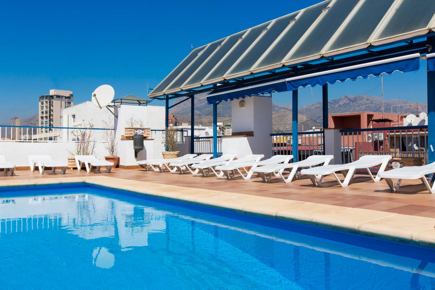 Mareny-Benidorm-Pool-2