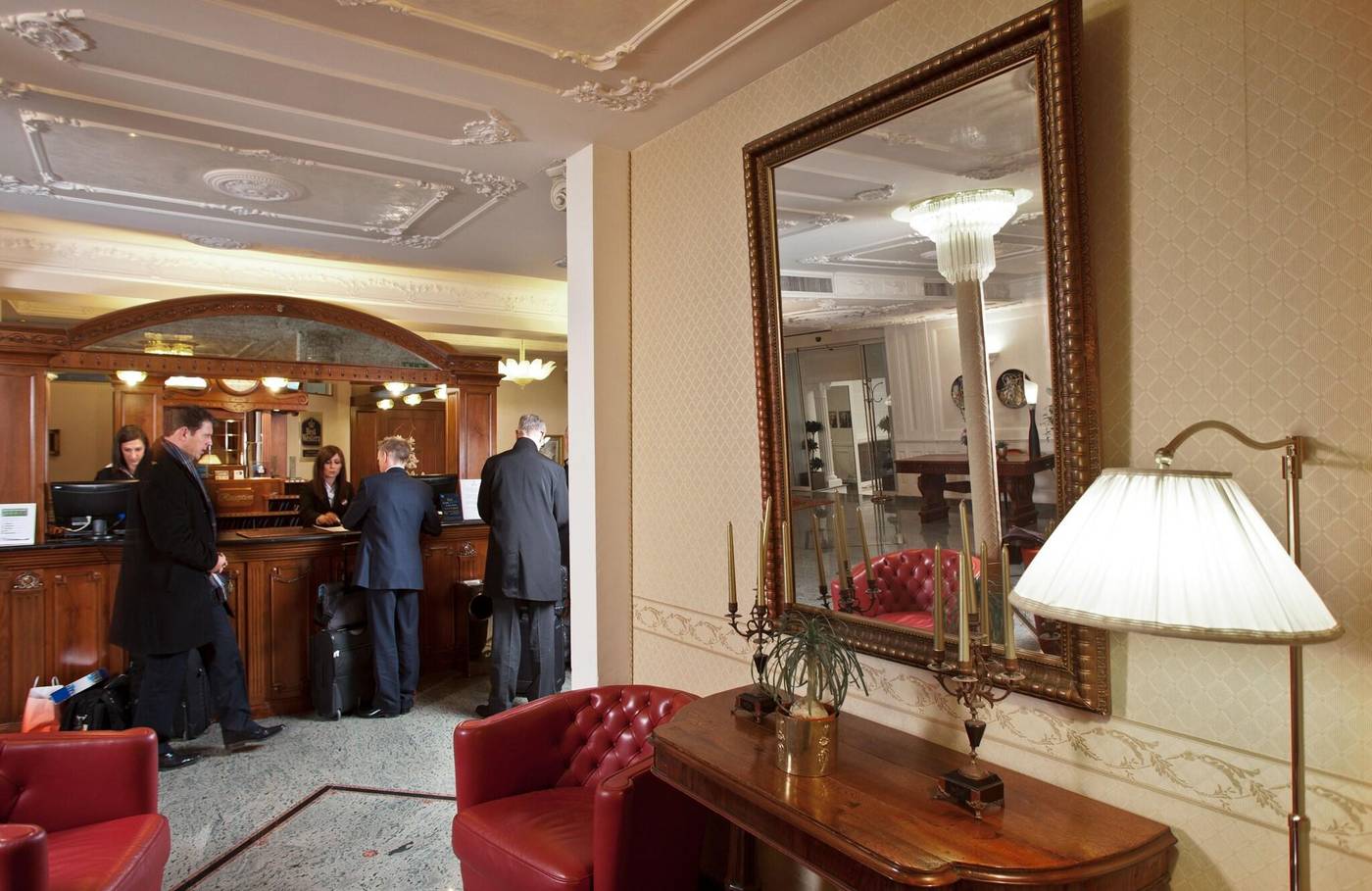 Hotel-Plaza-Lobby-16