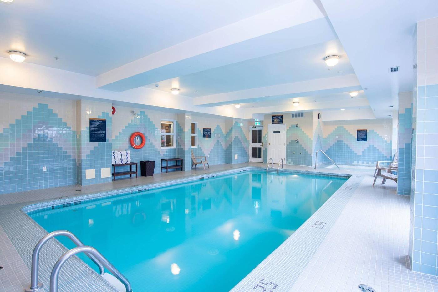 Sandman-Hotel-Vancouver-Airport-Pool-46