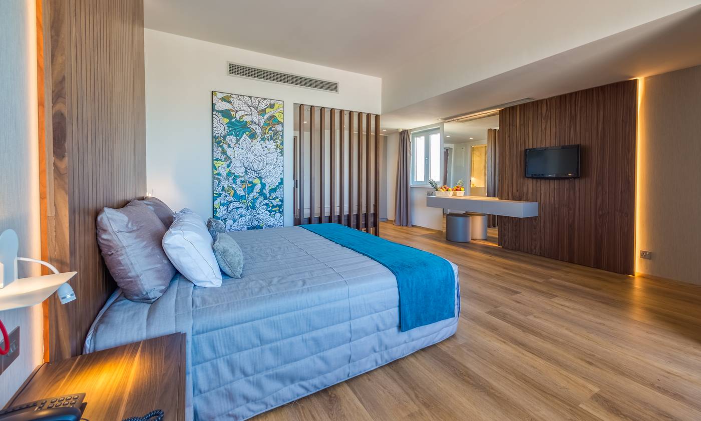 Sun-Hall-Hotel-Room-19