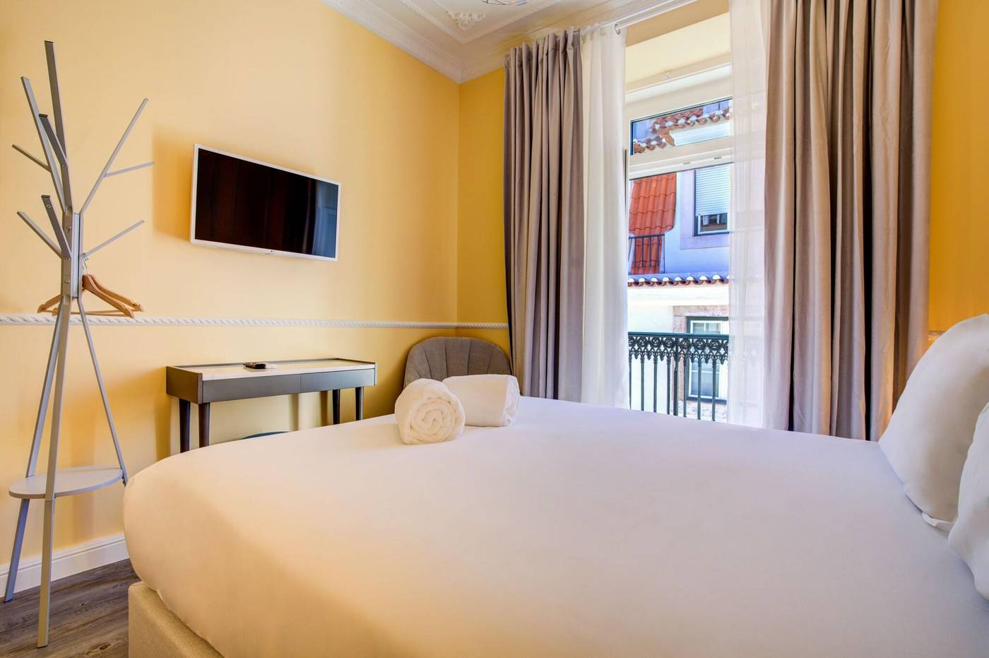 Solar-Dos-Poetas-Room-50