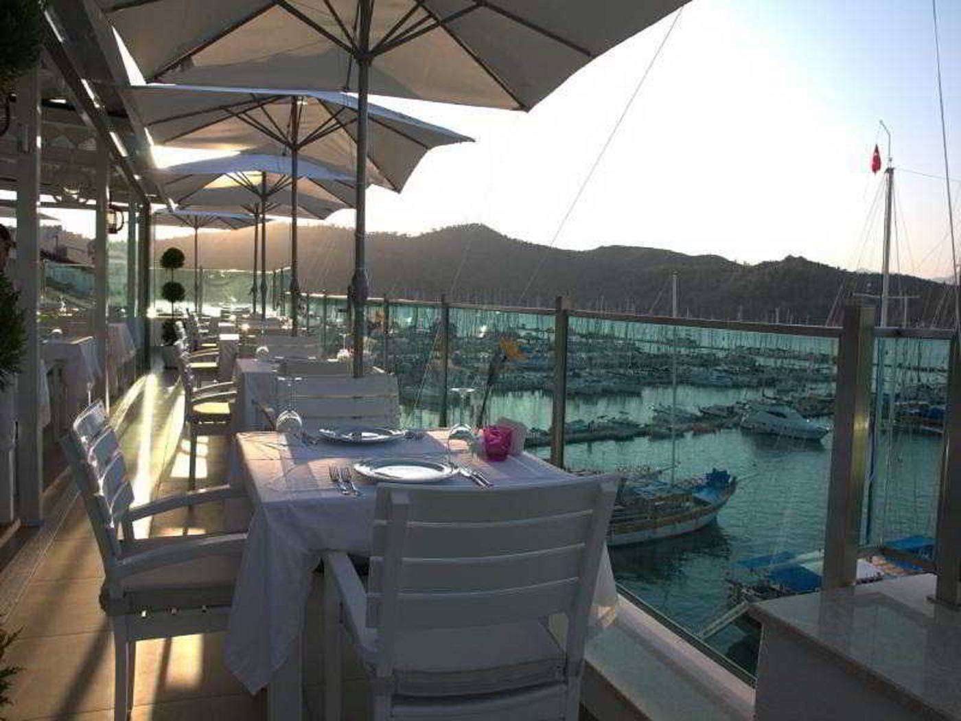 Alesta-Yacht-Hotel-Terrace-27