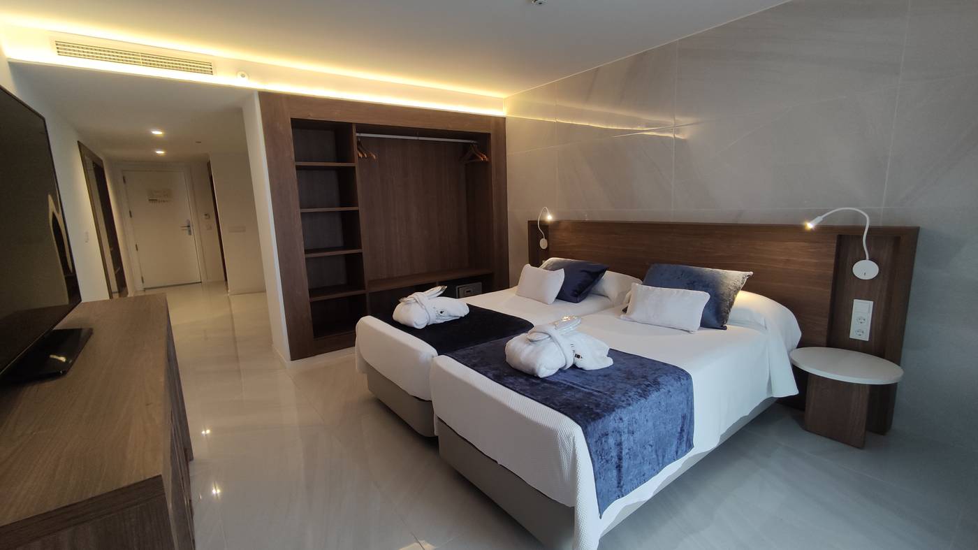 El-Puerto-Ibiza-Hotel---Spa-Room-32