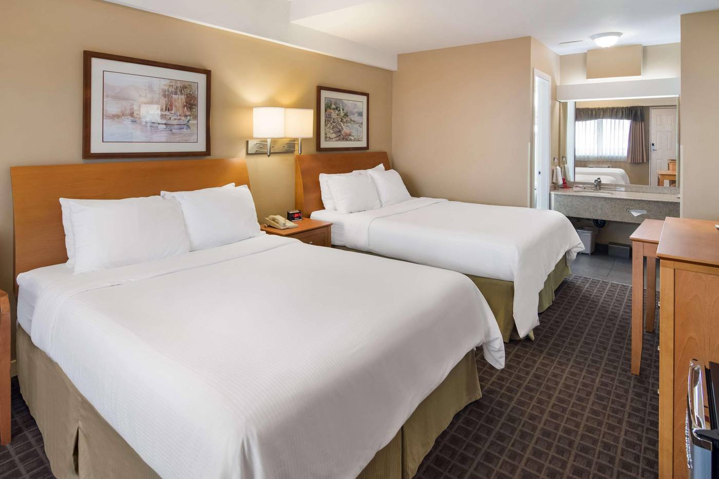 SureStay-by-Best-Western-North-Vancouver-Capilano-Room-11