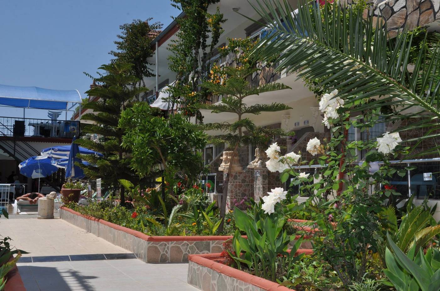 Side-Sunberk-Terrace-10