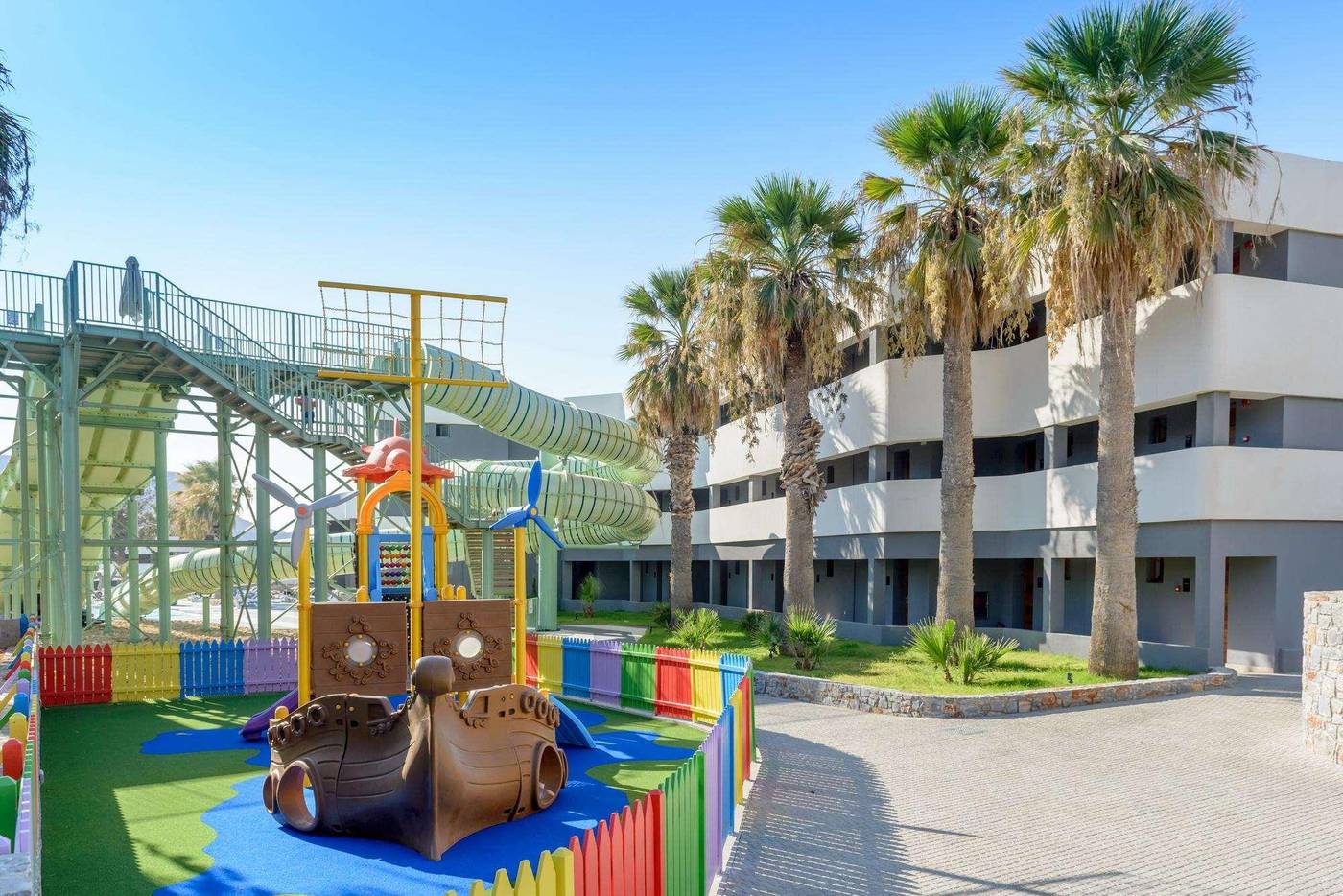 Arina-Beach-Hotel-Sports-and-Entertainment-65