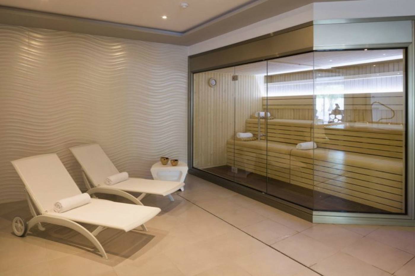 Axel-beach-Ibiza---Adults-Only-Sports-and-Entertainment-32