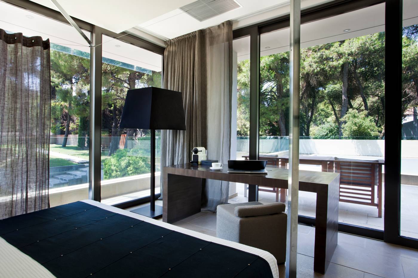 Life-Gallery-athens-Room-7