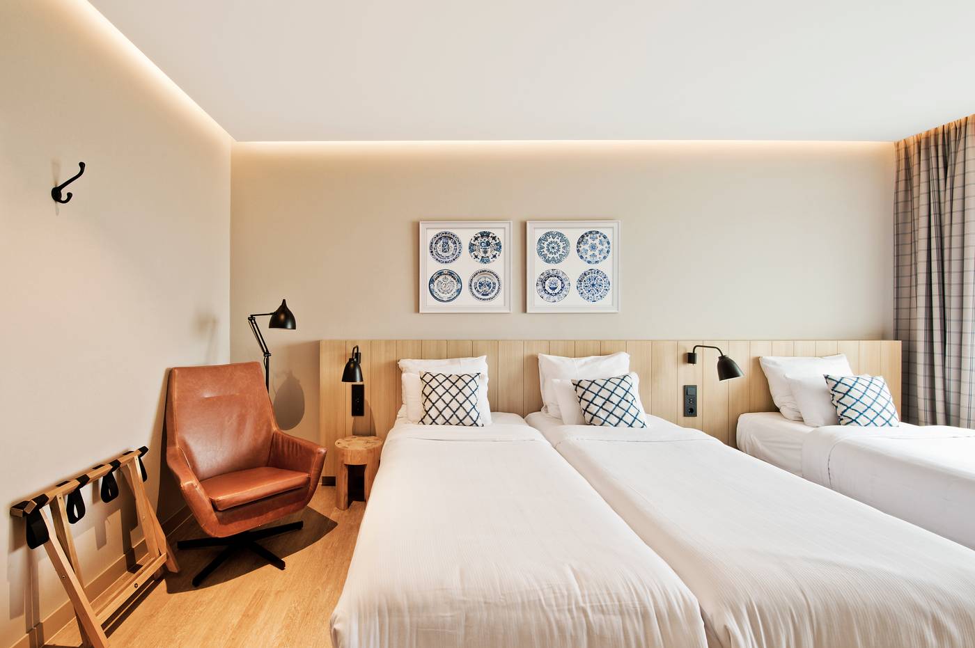 Urban-Lodge-Hotel-Room-35