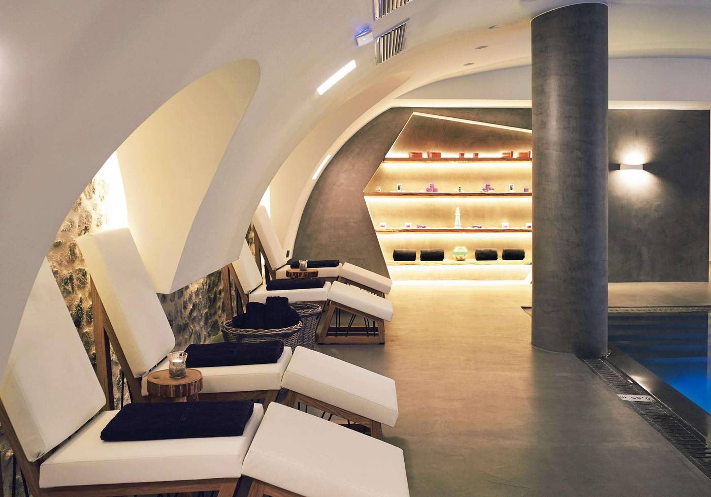 Santo-Maris-Oia--Luxury-Suites---Spa-Sports-and-Entertainment-80