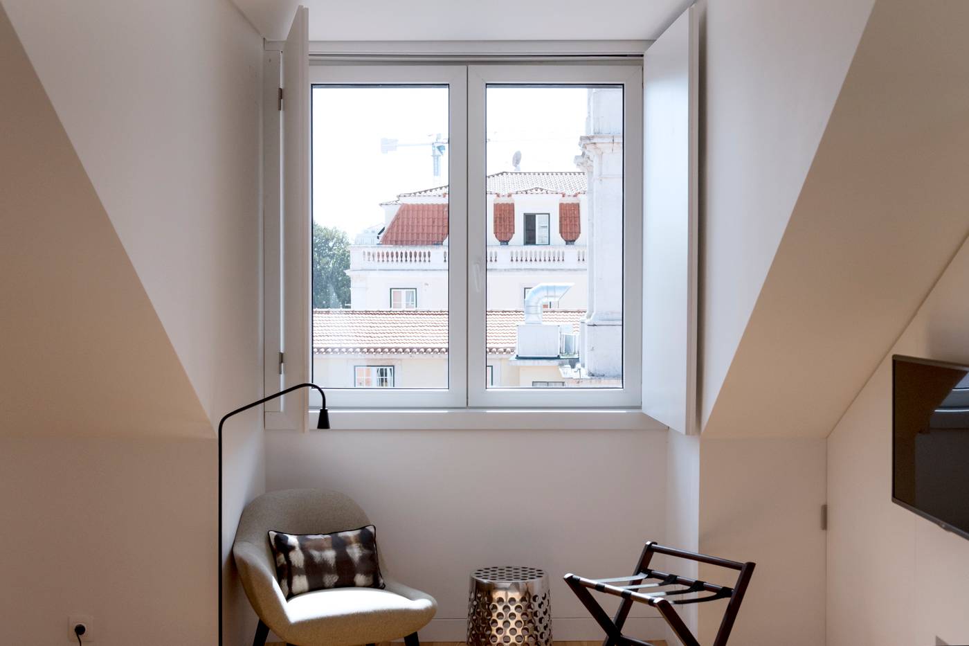 Flora-Chiado-Apartments-Room-30
