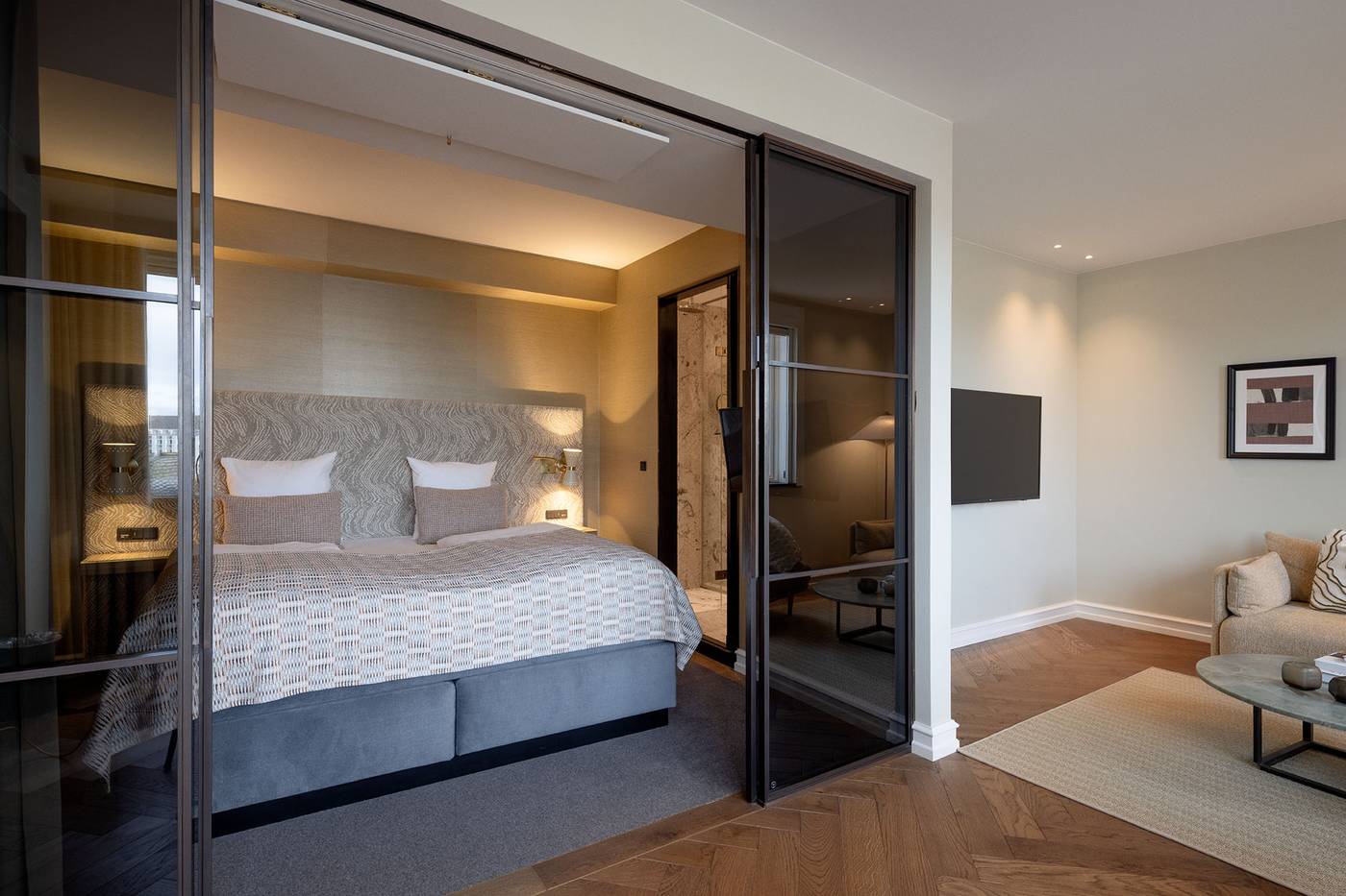 Hypernym-Luxury-Apartments-Room-8