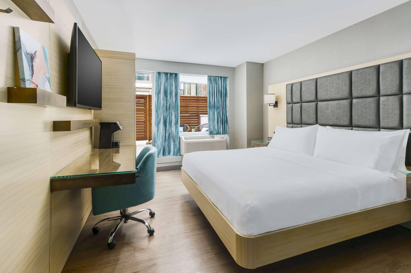 Hilton-Garden-Inn-New-York-Times-Square-North-Room-27