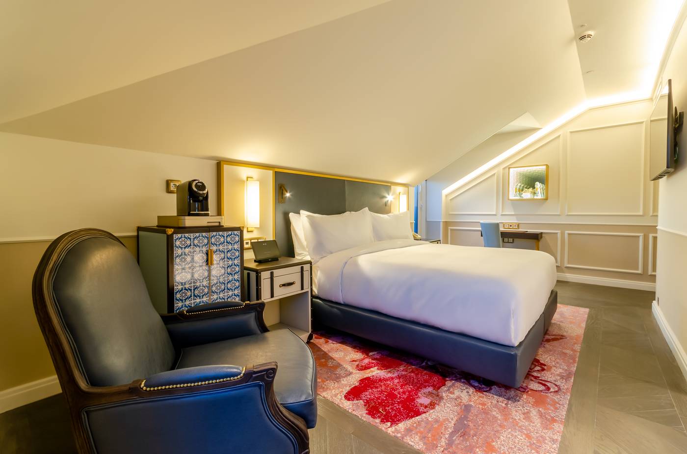 The-Emerald-House-Lisbon--Curio-Collection-by-Hilt-Room-26