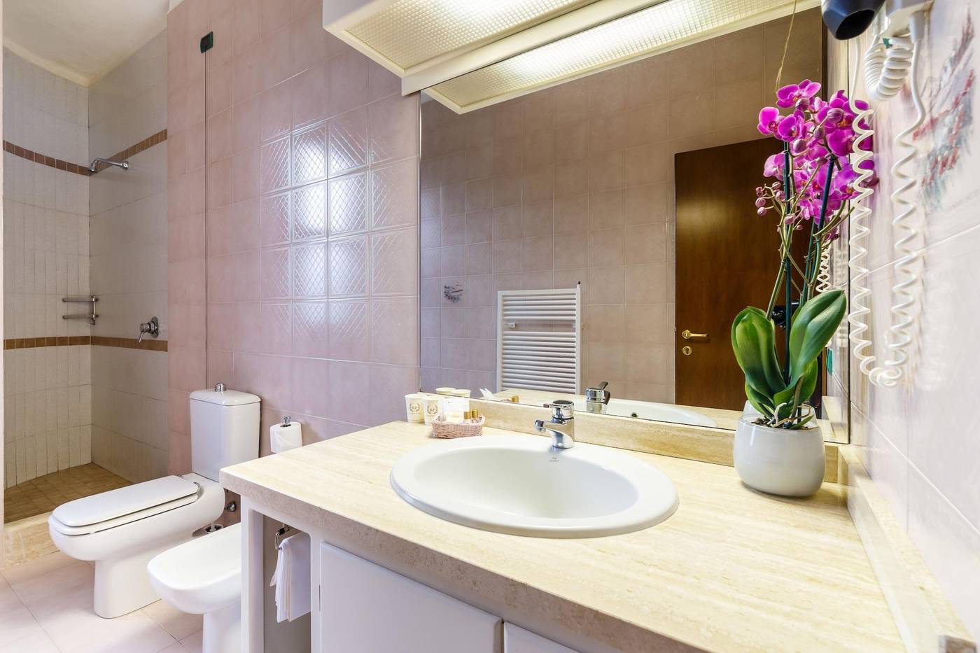 Country-Club-Room-22