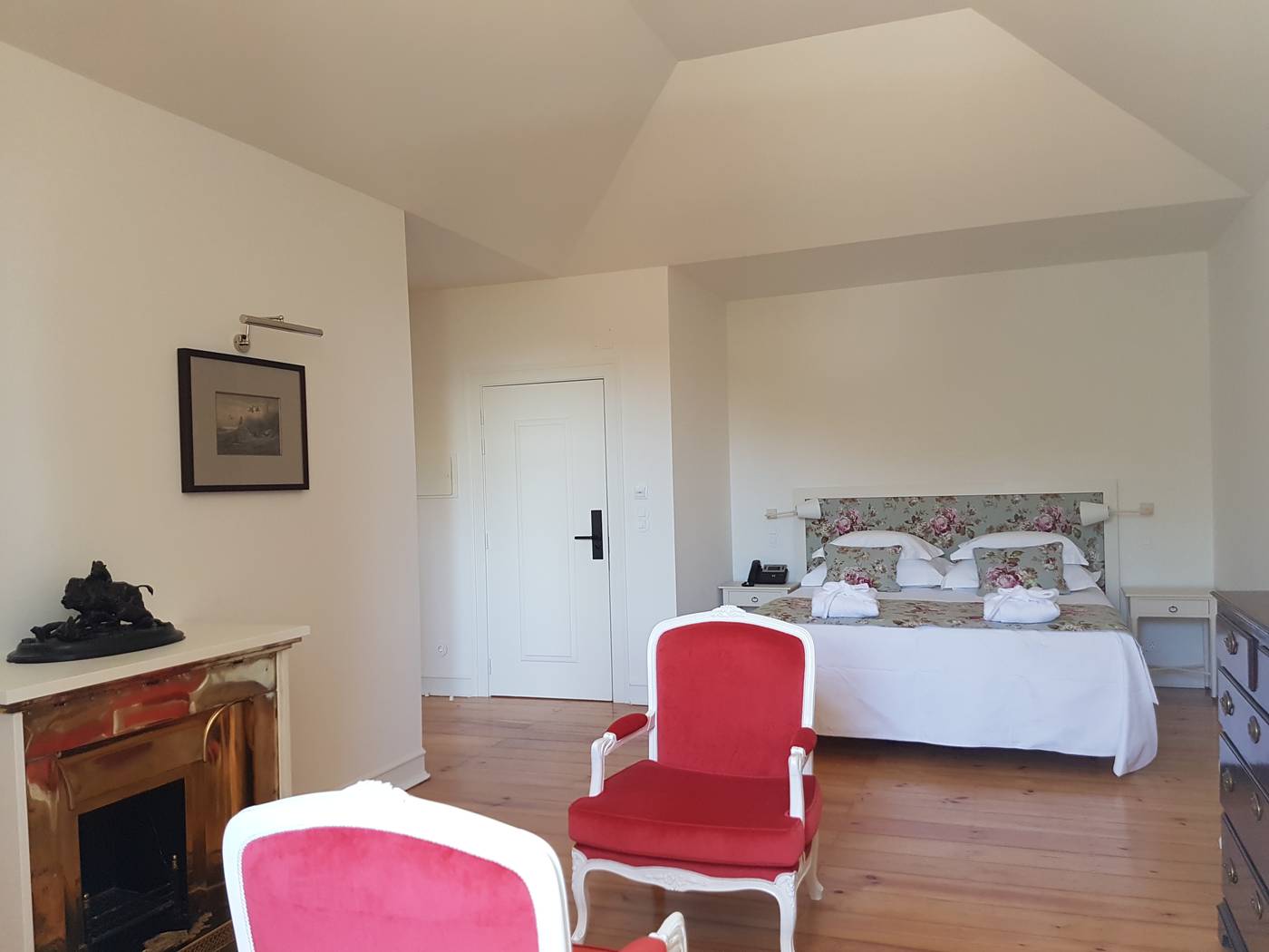 Casa-Palmela---Small-Luxury-Hotels---Villas-Room-45