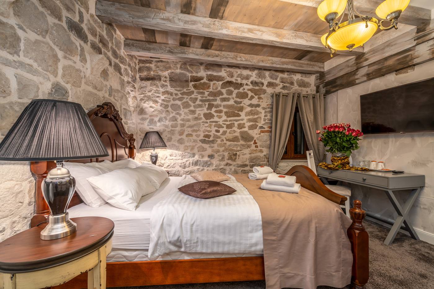 Heritage-Palace-Varos---Quaint---Elegant-Hotels-Room-14