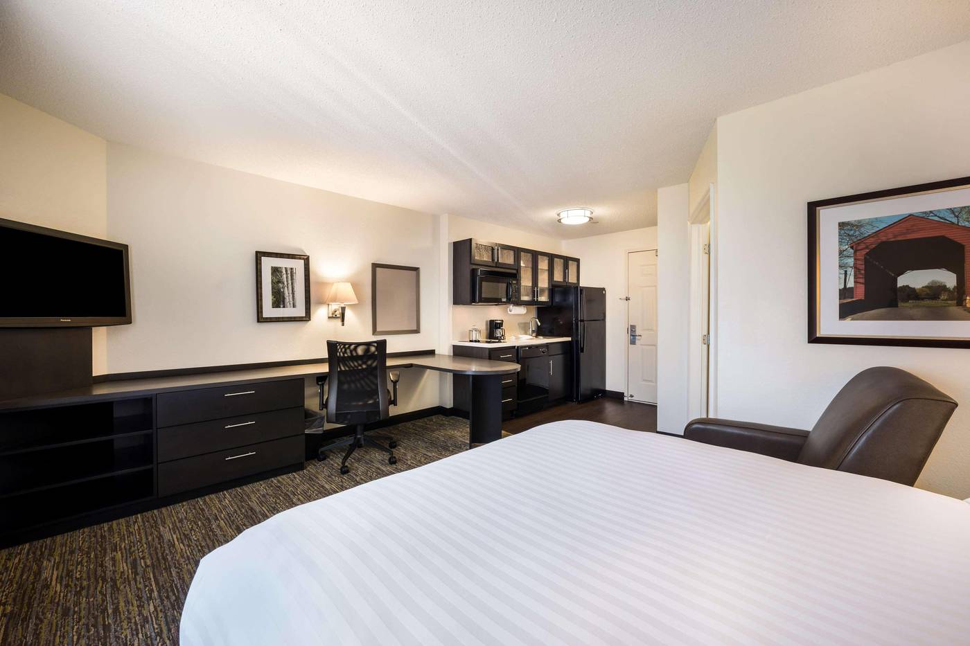 Sonesta-Simply-Suites-Boston-Burlington-Room-8