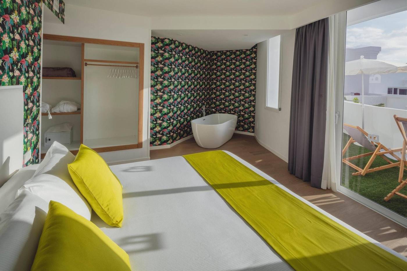 Flamingo-Beach-Mate-Room-32