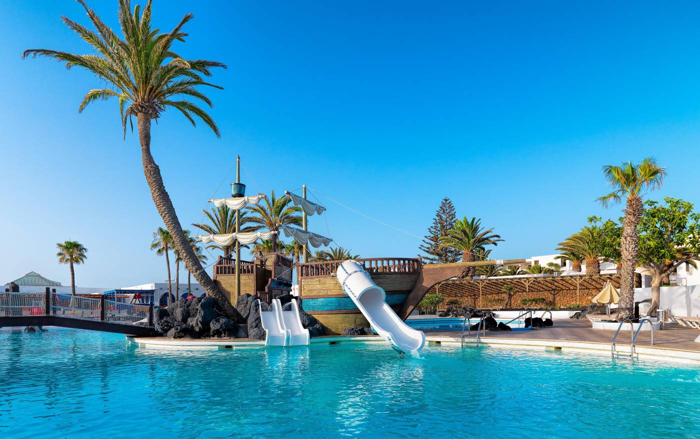 H10-Suites-Lanzarote-Gardens-Pool-4