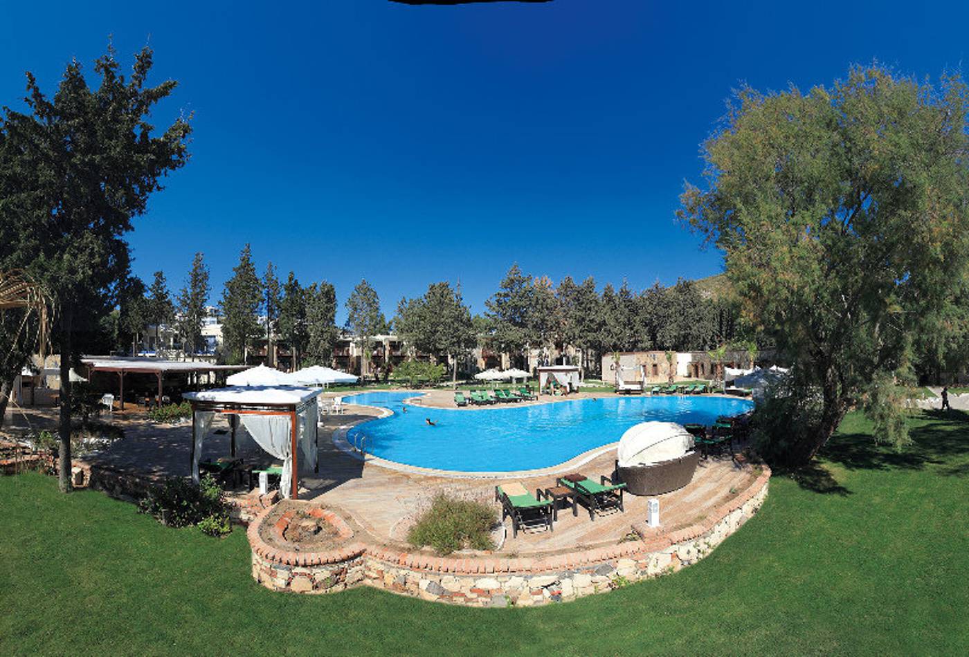 Camelot-Boutique---Beach-Spa-Pool-3