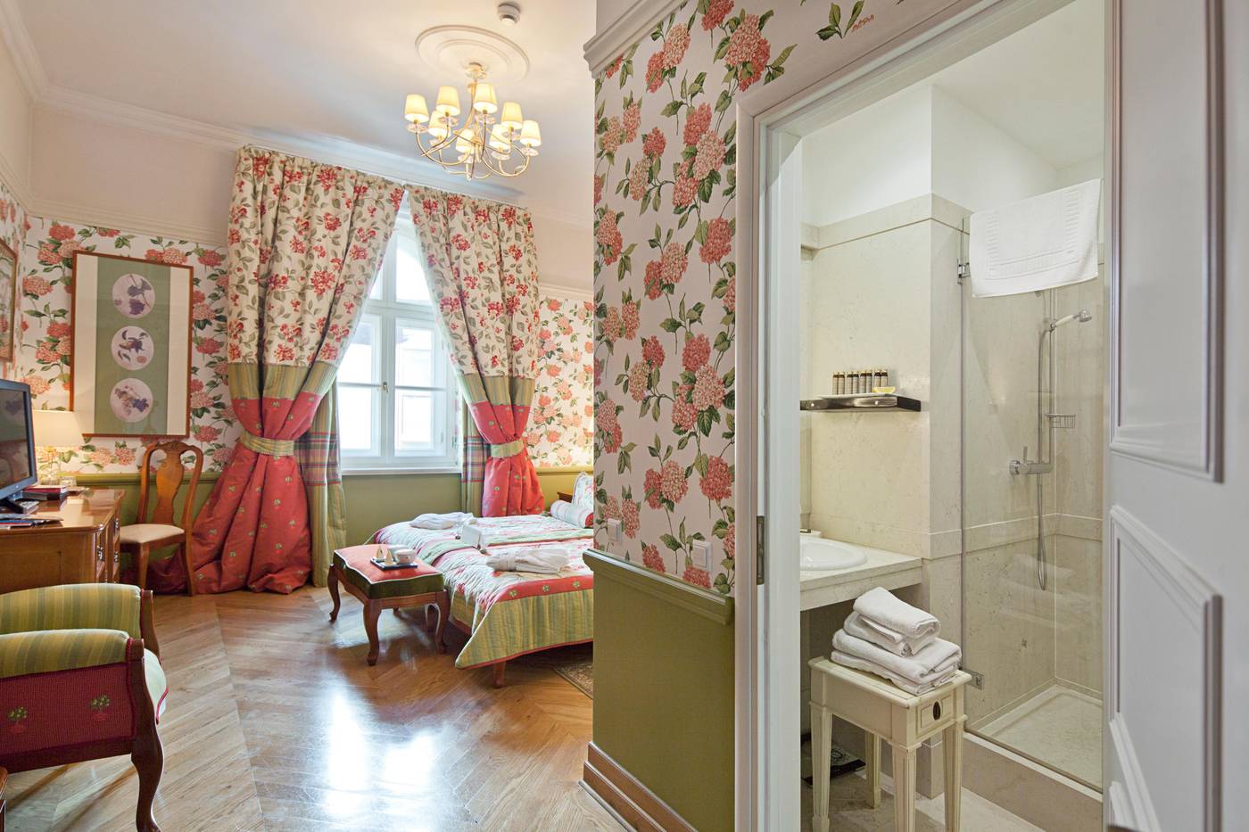 The-Bonerowski-Palace-Room-7