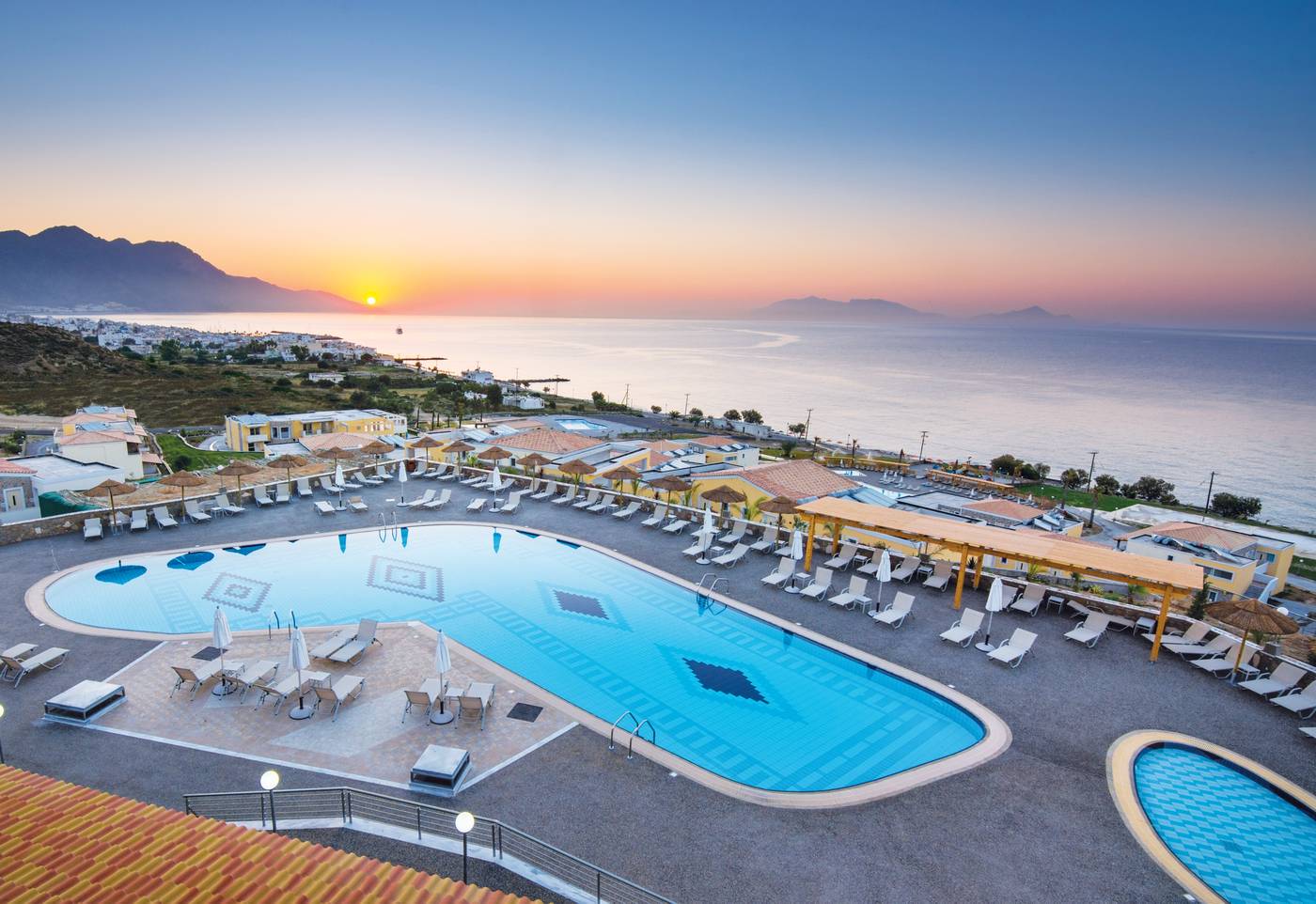 Grand-Blue-Beach-Hotel-Pool-9