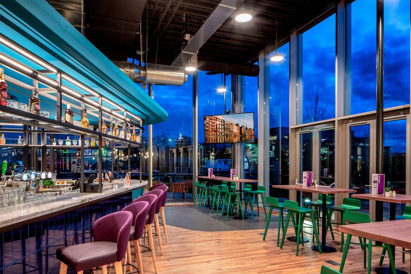 Yotel-Amsterdam-Bar-10