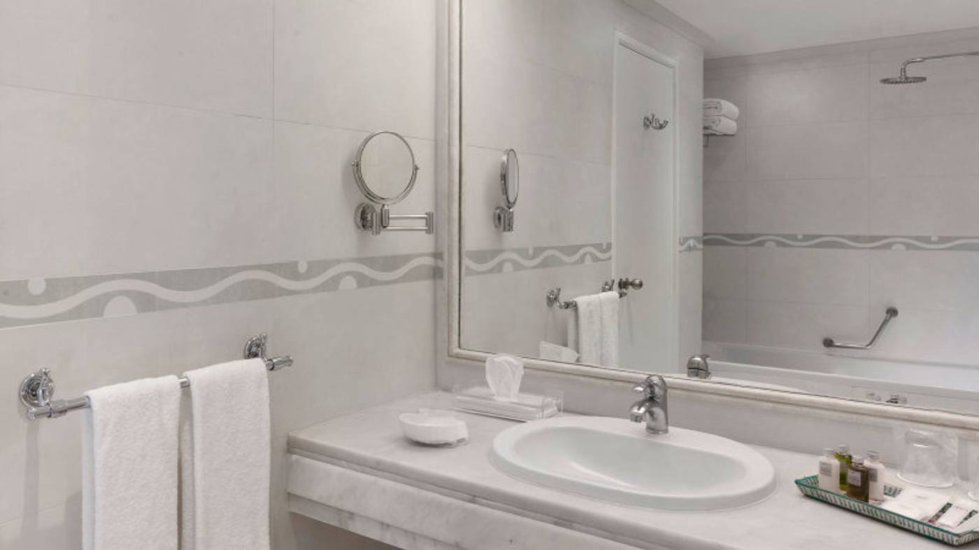 Pine-Cliffs-Hotel--a-Luxury-Collection-Resort-Room-41