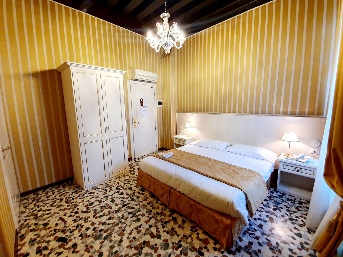 Corte-dei-Greci-Room-22