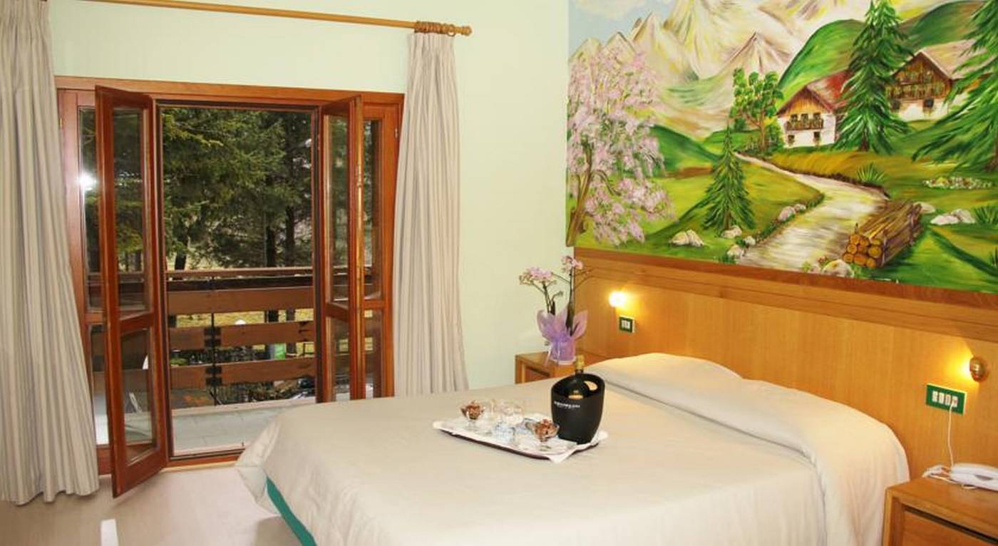 Hotel Orso Bianco-Italy-Pescasseroli-Room-10