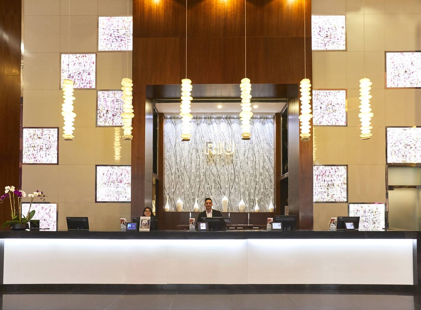 Riu-Plaza-New-York-Times-Square-Lobby-11