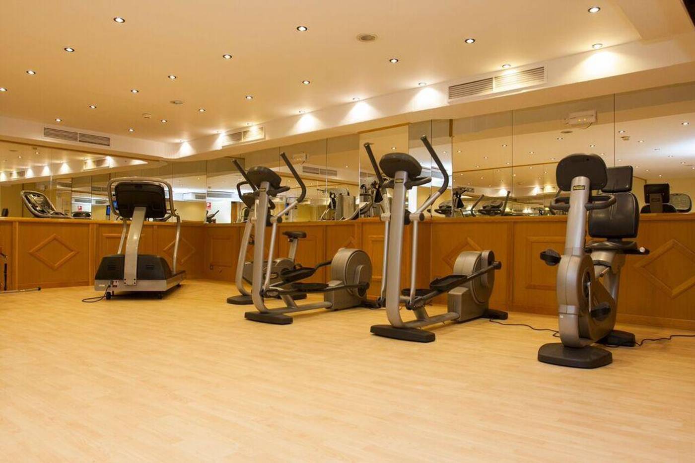 Balcon-de-Europa-Sports-and-Entertainment-44