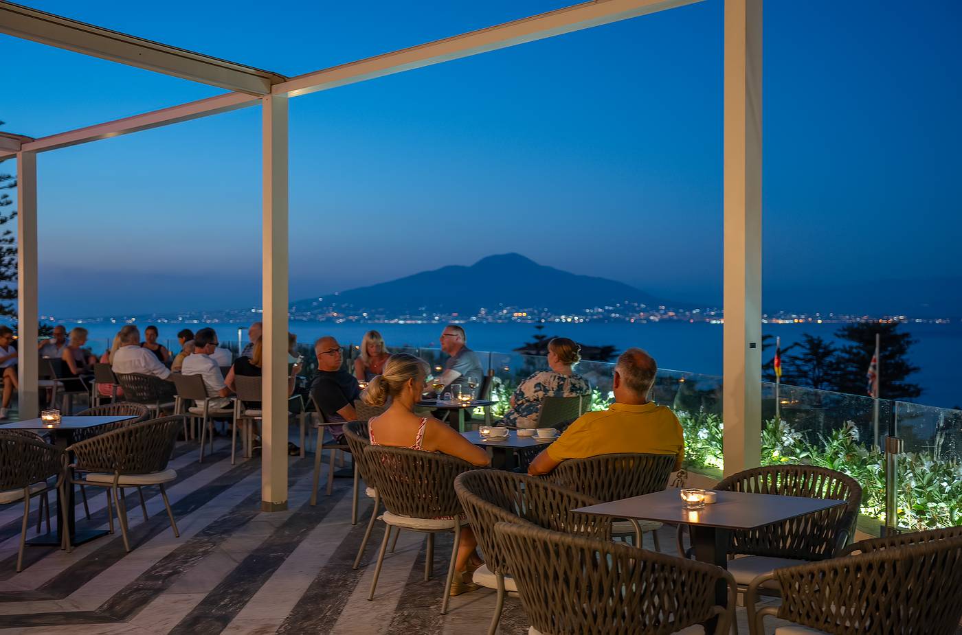Grand-Hotel-Vesuvio-Terrace-45